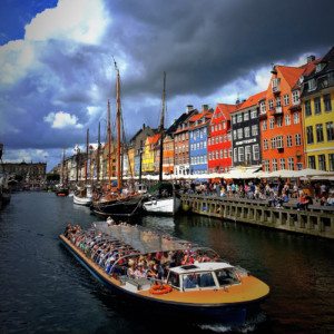 Nyhavn om sommeren, i farve!